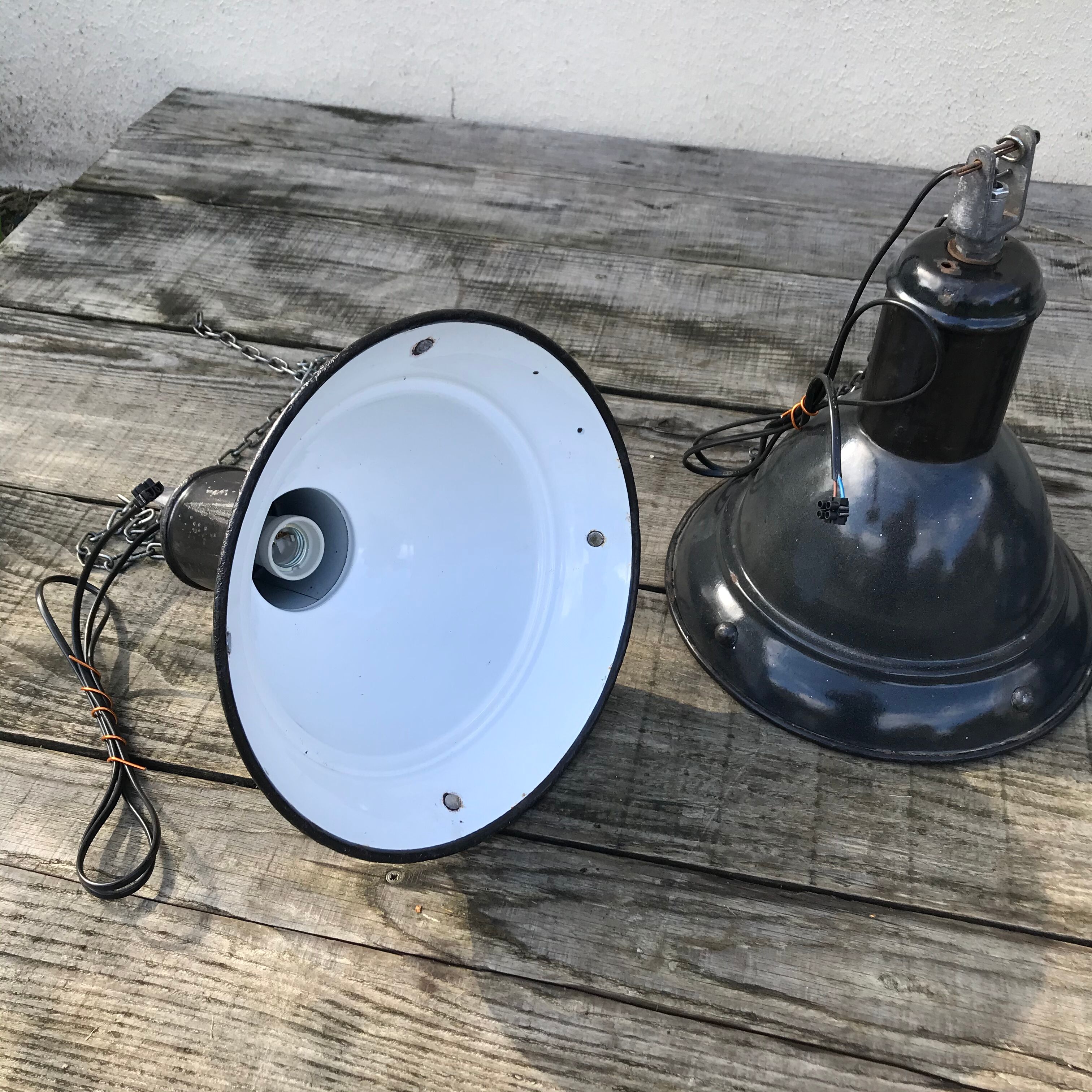 Suspension cloche emaillee noire