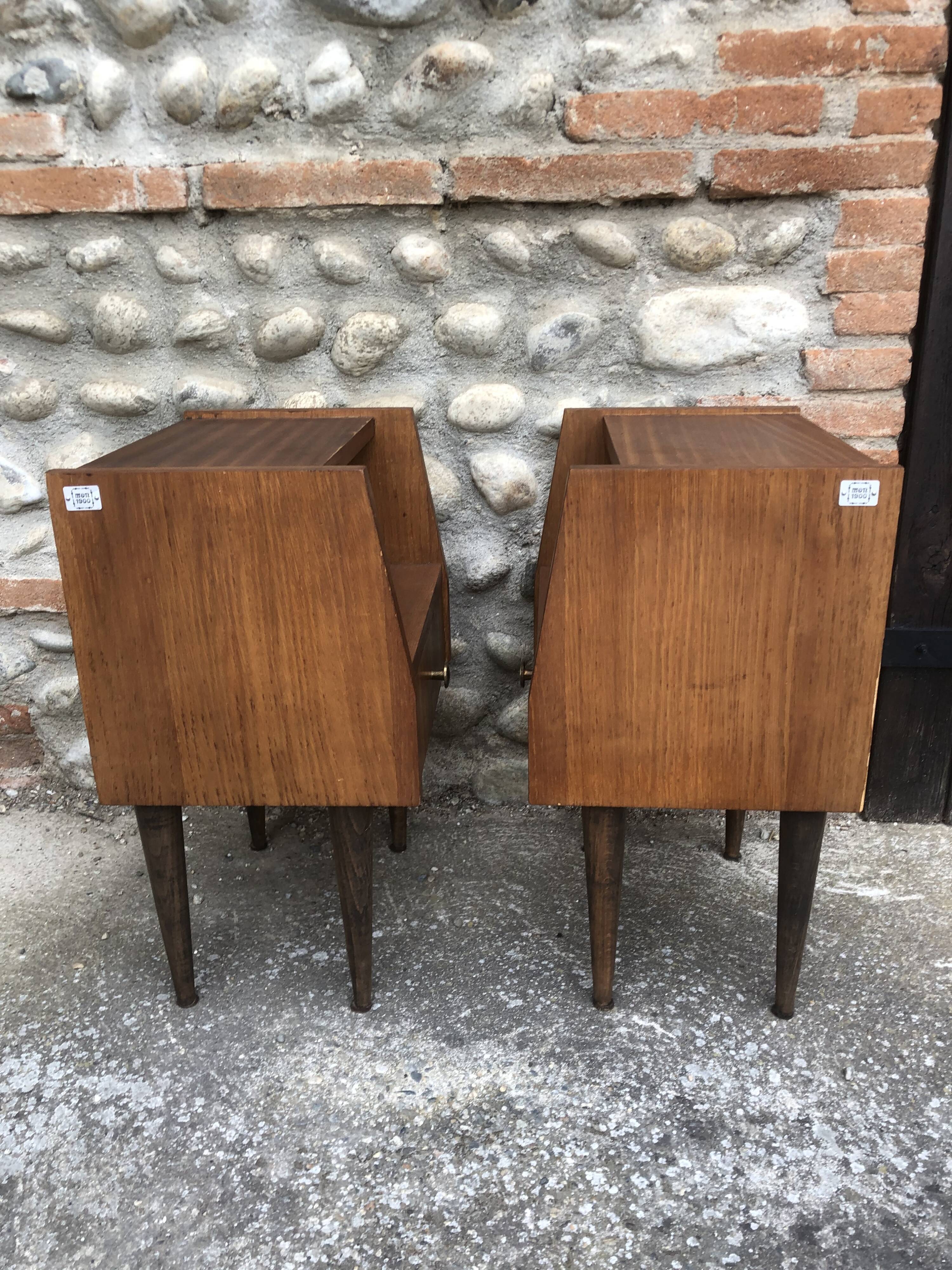 Set of 2 nightstands