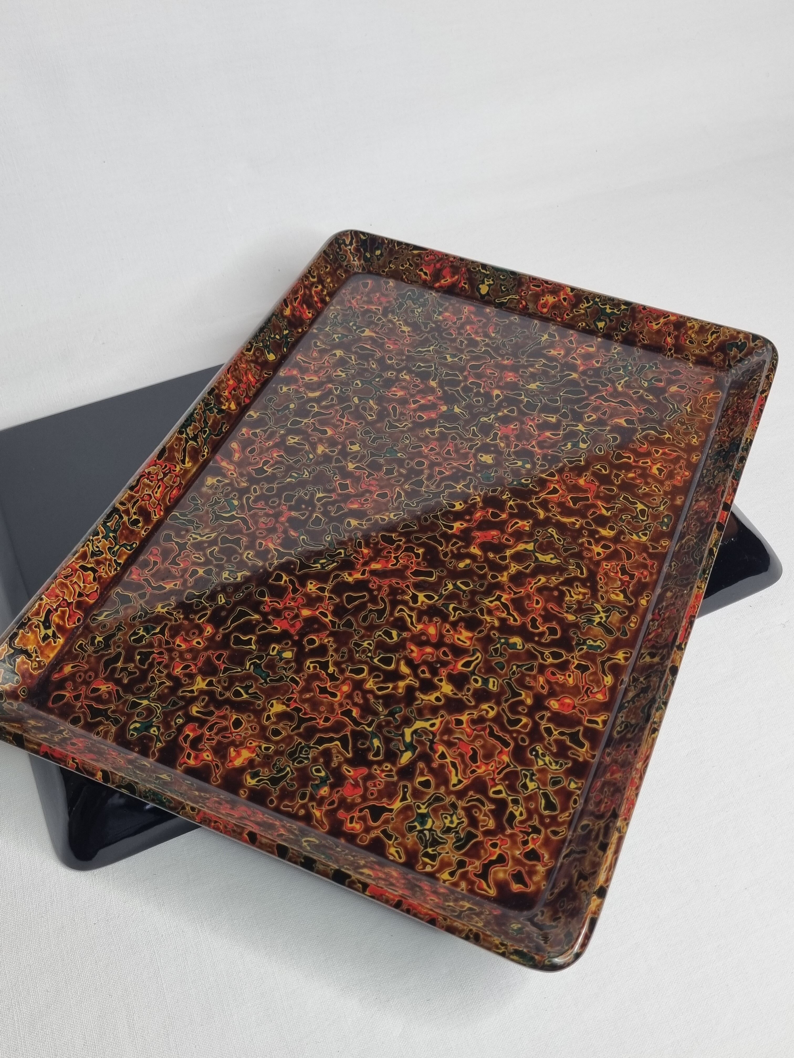 Two serving trays in vintage Japanese lacquer, "Kara-nuri"