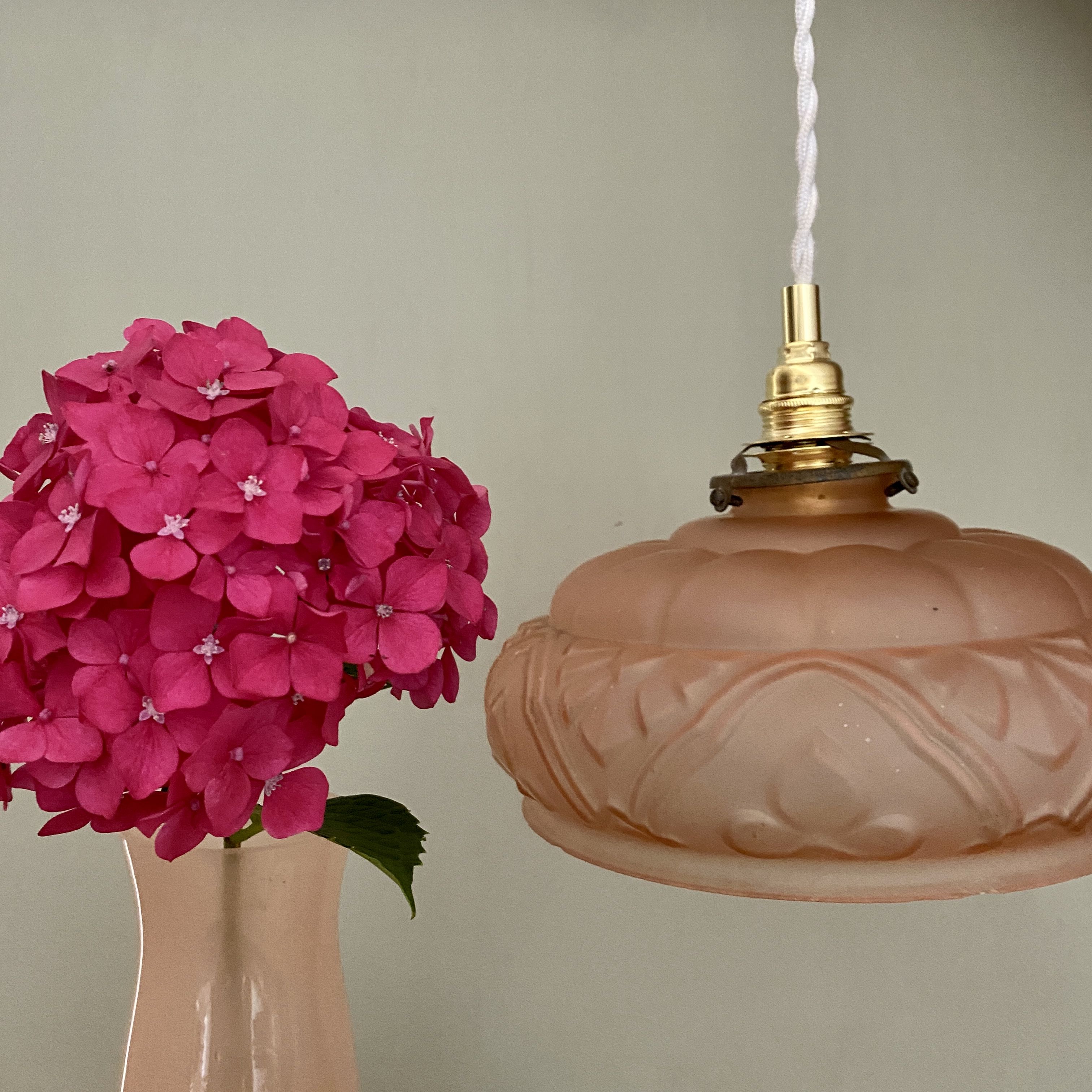 Suspension lampshade vintage art deco in pink frosted glass