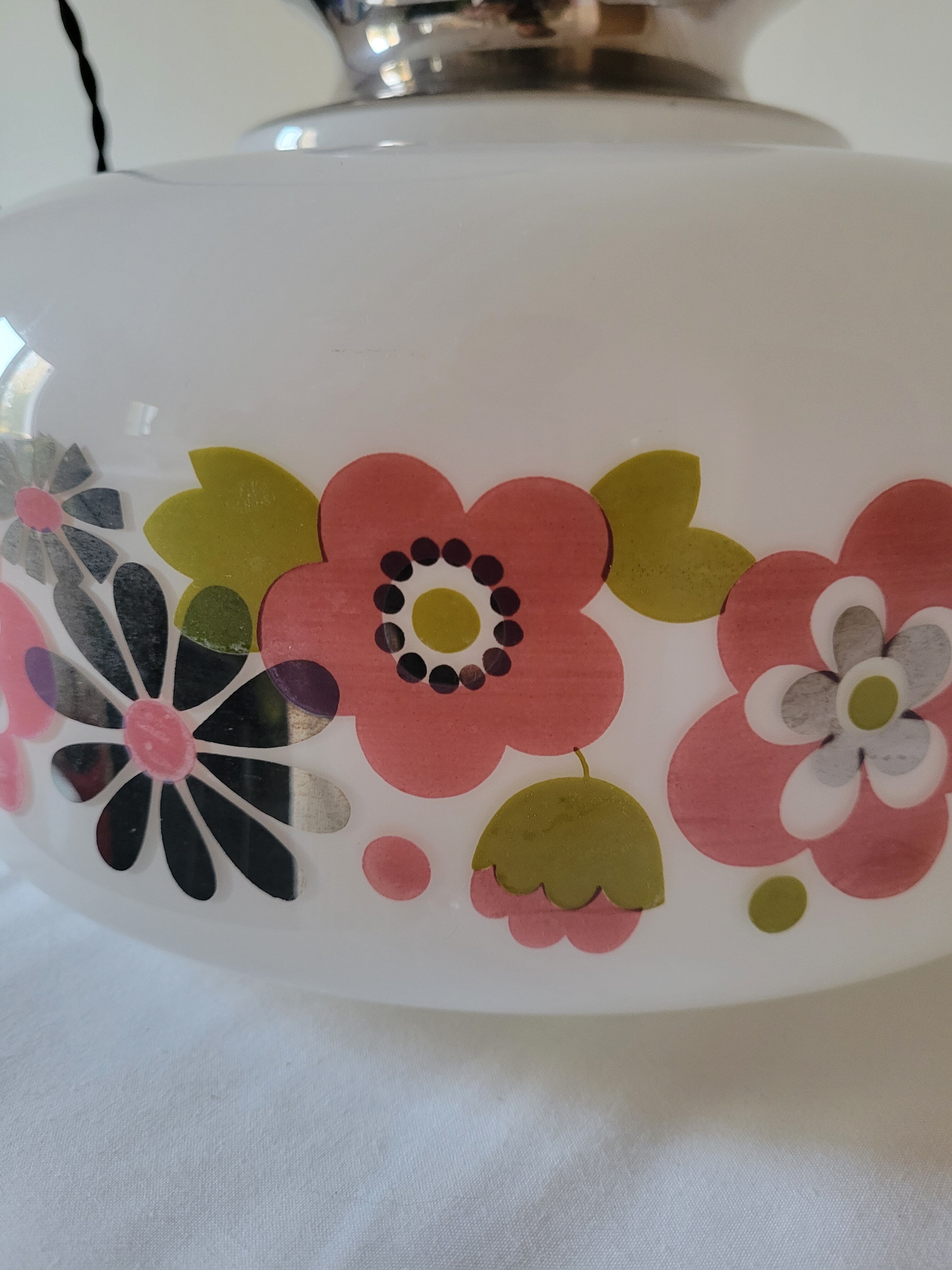 Flowered opaline suspension