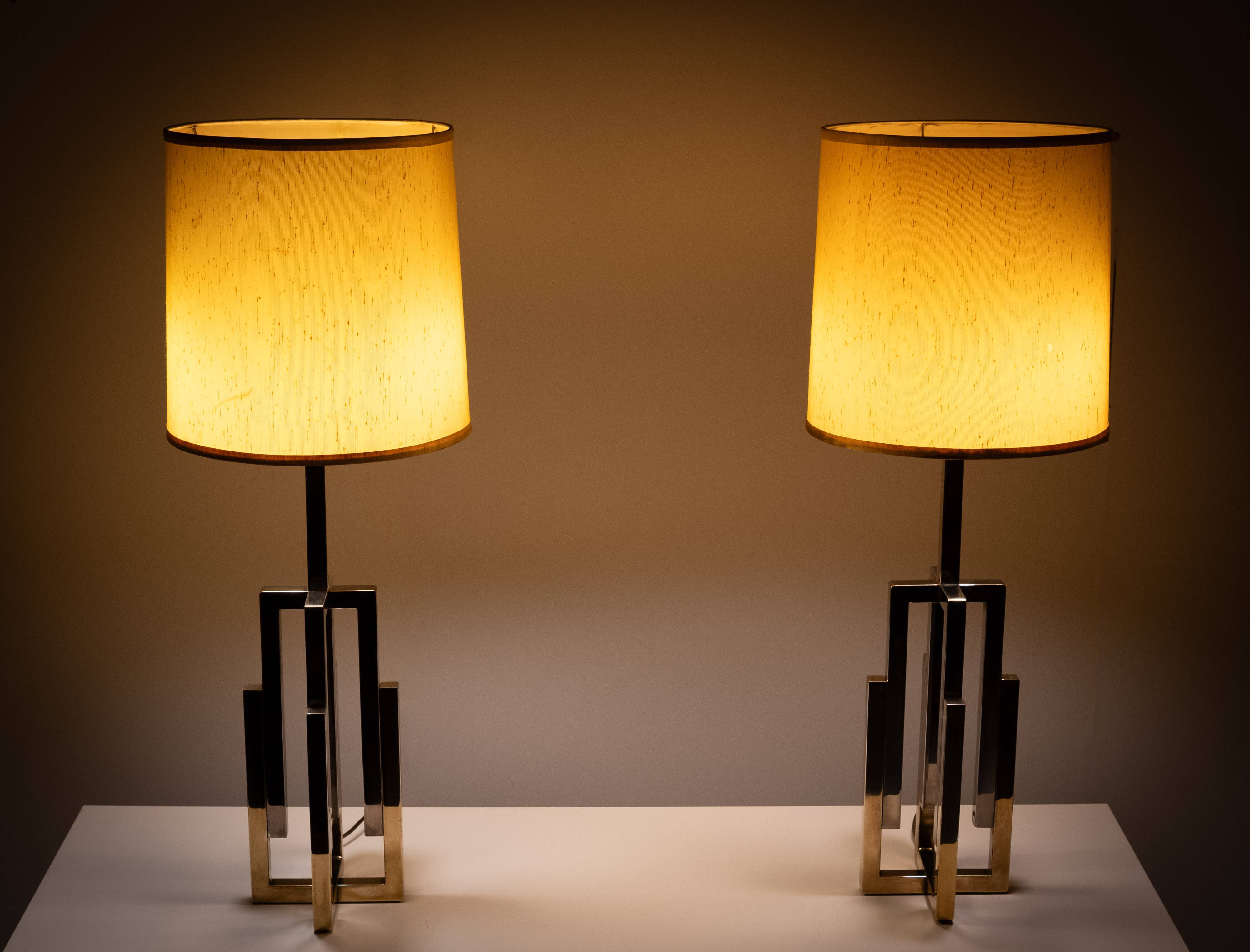 Lampes de table Hollywood Regency des années 1970, en laiton et chrome