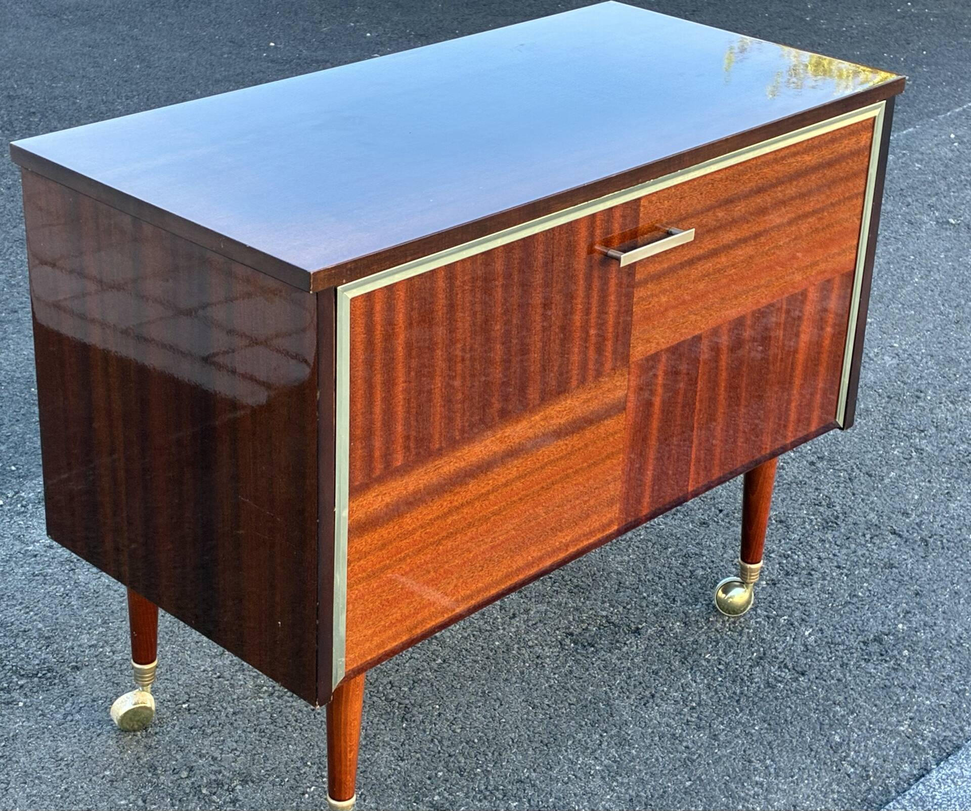 Vintage 70s TV console bar