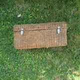 Old wicker trunk: Roch