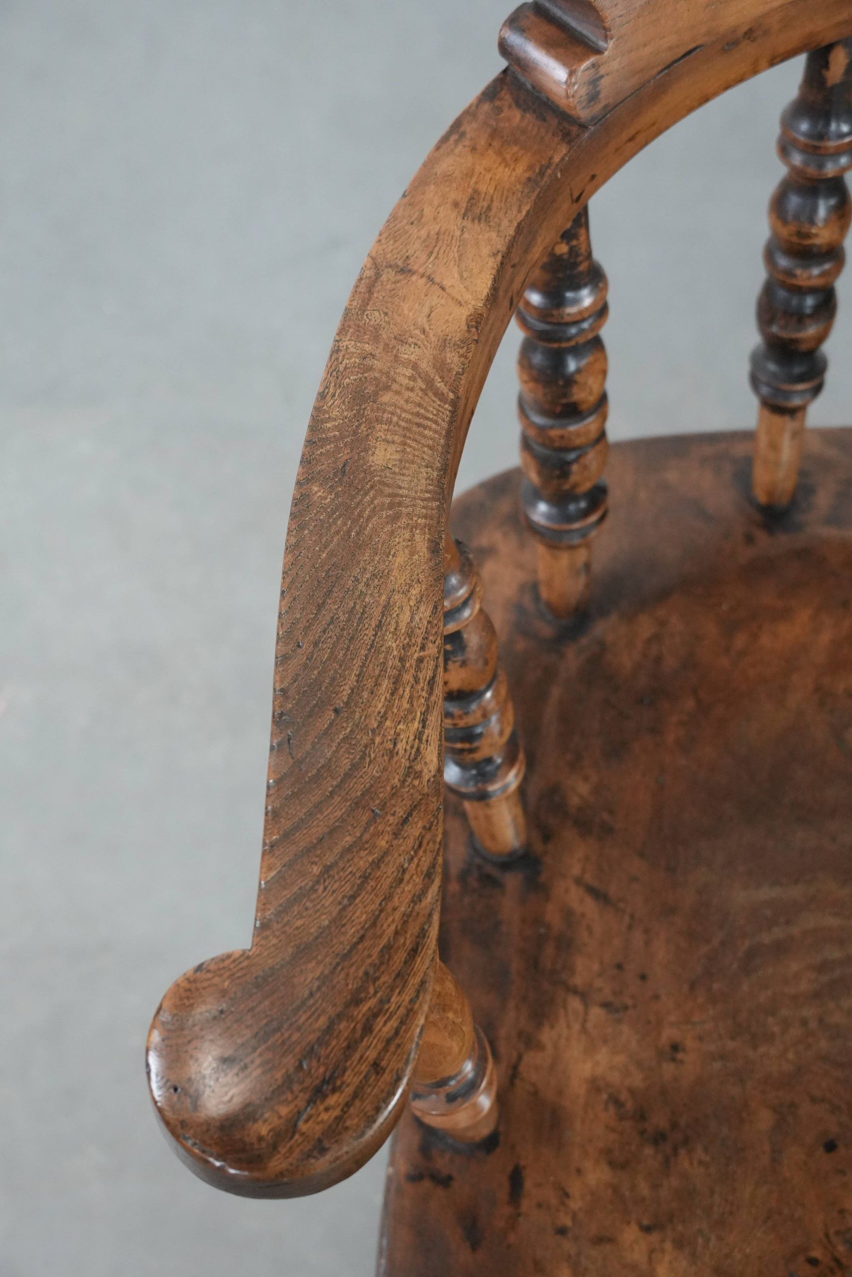 Set of 2 antique English captain's chairs/desk chairs from the 19th century