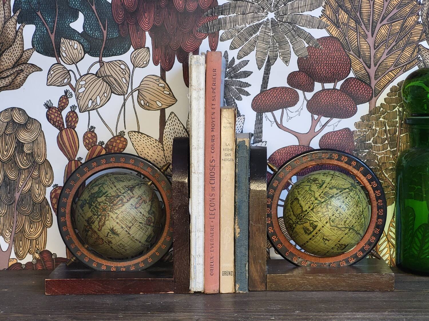 World map bookend