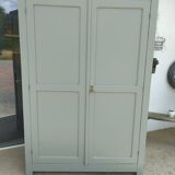 Green Parisian wardrobe