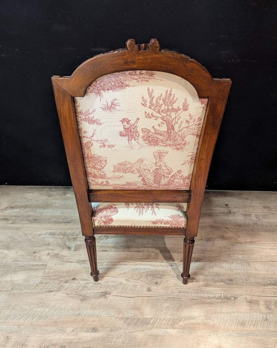 Paire de fauteuils Louis XVI en noyer, tissu toile de Jouy