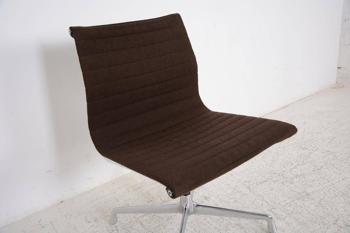 Office chair Model EA 105- Alu Group – 1958 by Charles and Ray Eames Edition Herman Miller