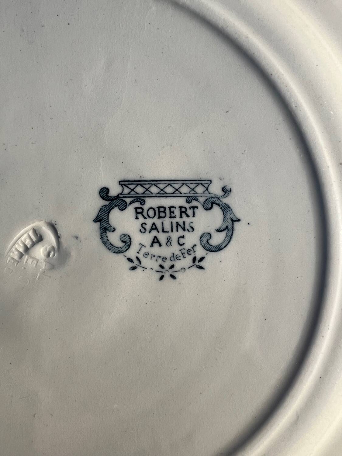 Set of 6 old Robert Salins flat plates, Terre de Fer