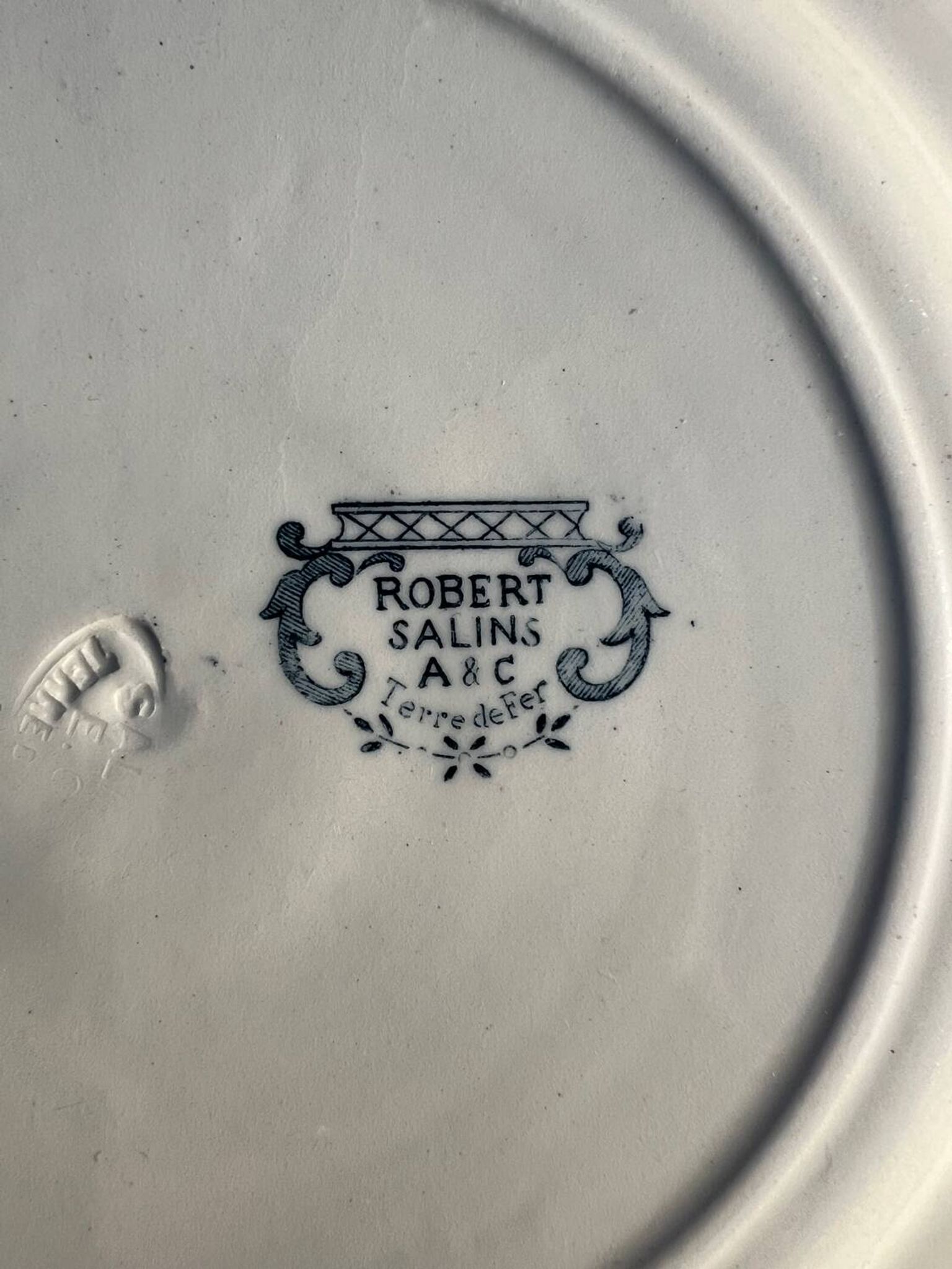 Set of 6 old Robert Salins flat plates, Terre de Fer