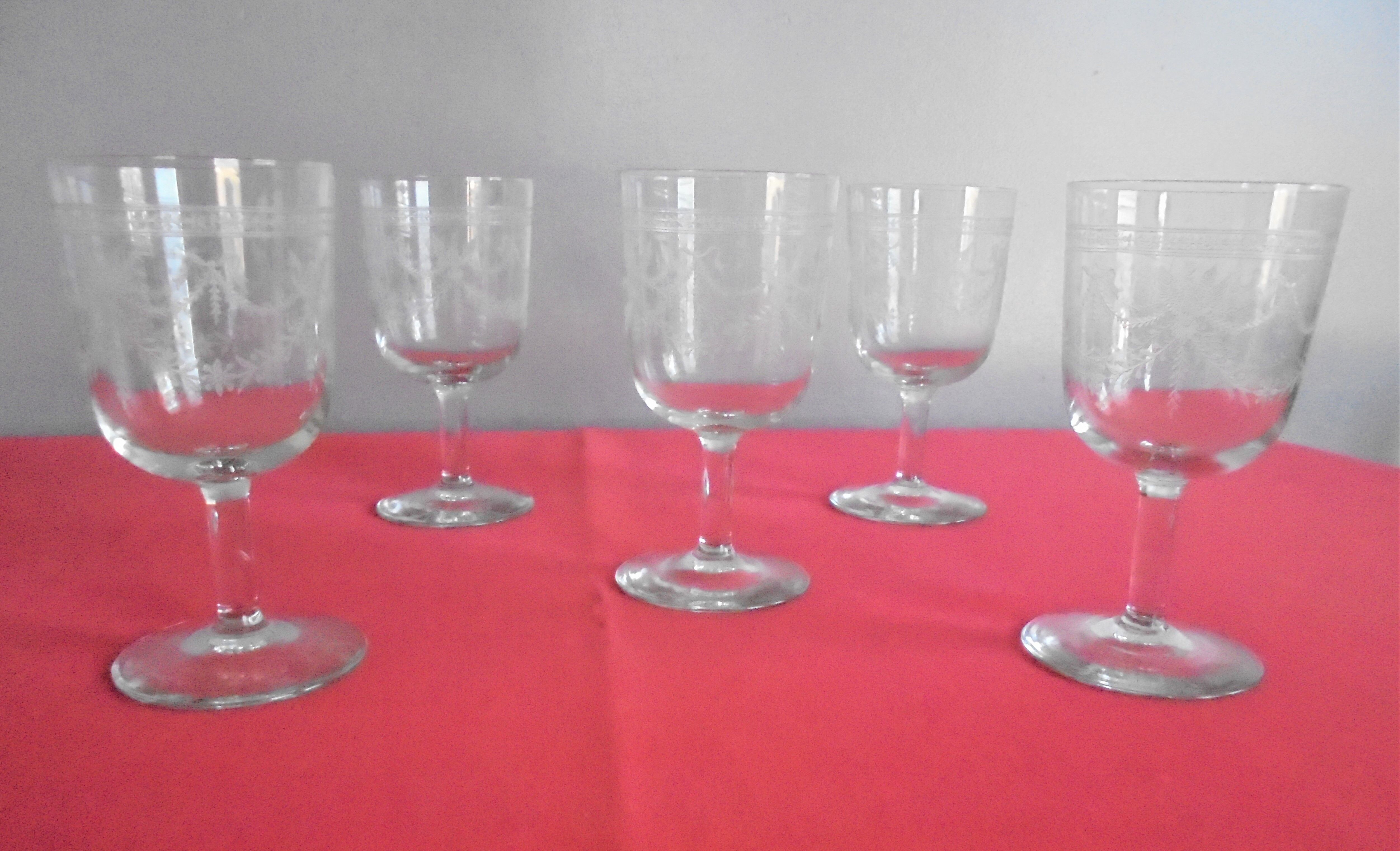 Lot 5 verres à pied cristal ciselé hauteur 14,5 cm