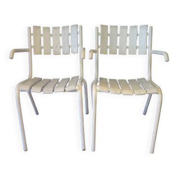 Paire de fauteuils de jardin blancs