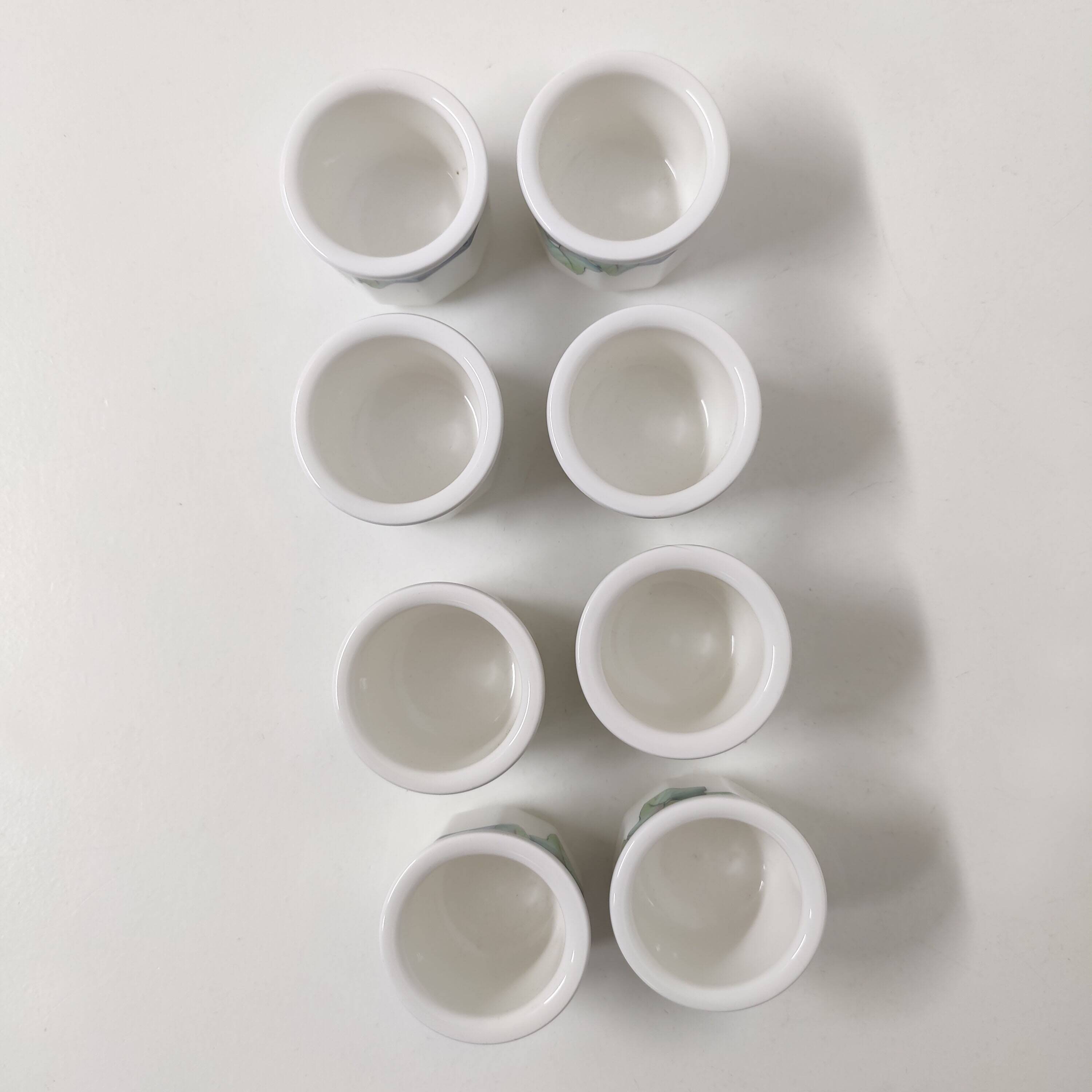 Lot of 8 Villeroy and Boch Pasadena porcelain egg cups with floral decoration