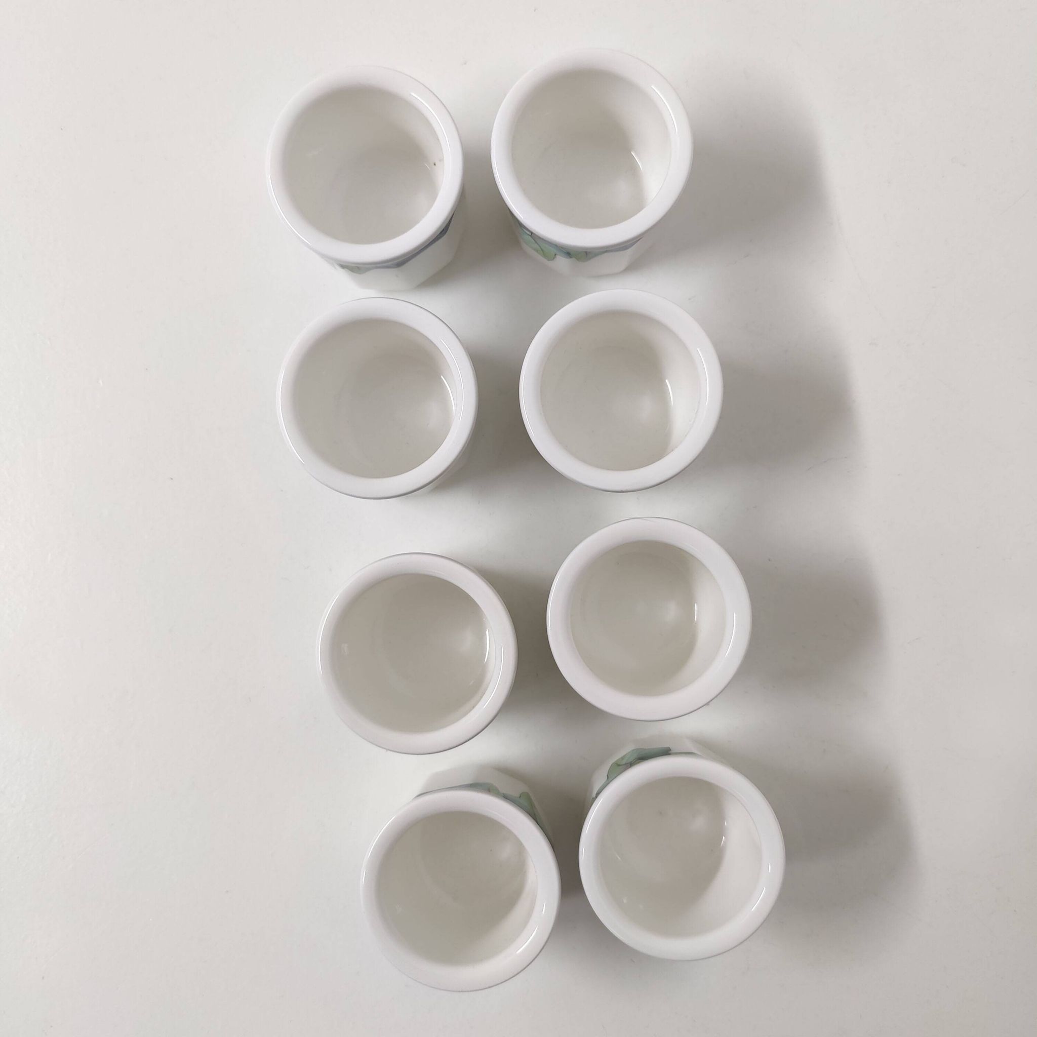 Lot of 8 Villeroy and Boch Pasadena porcelain egg cups with floral decoration