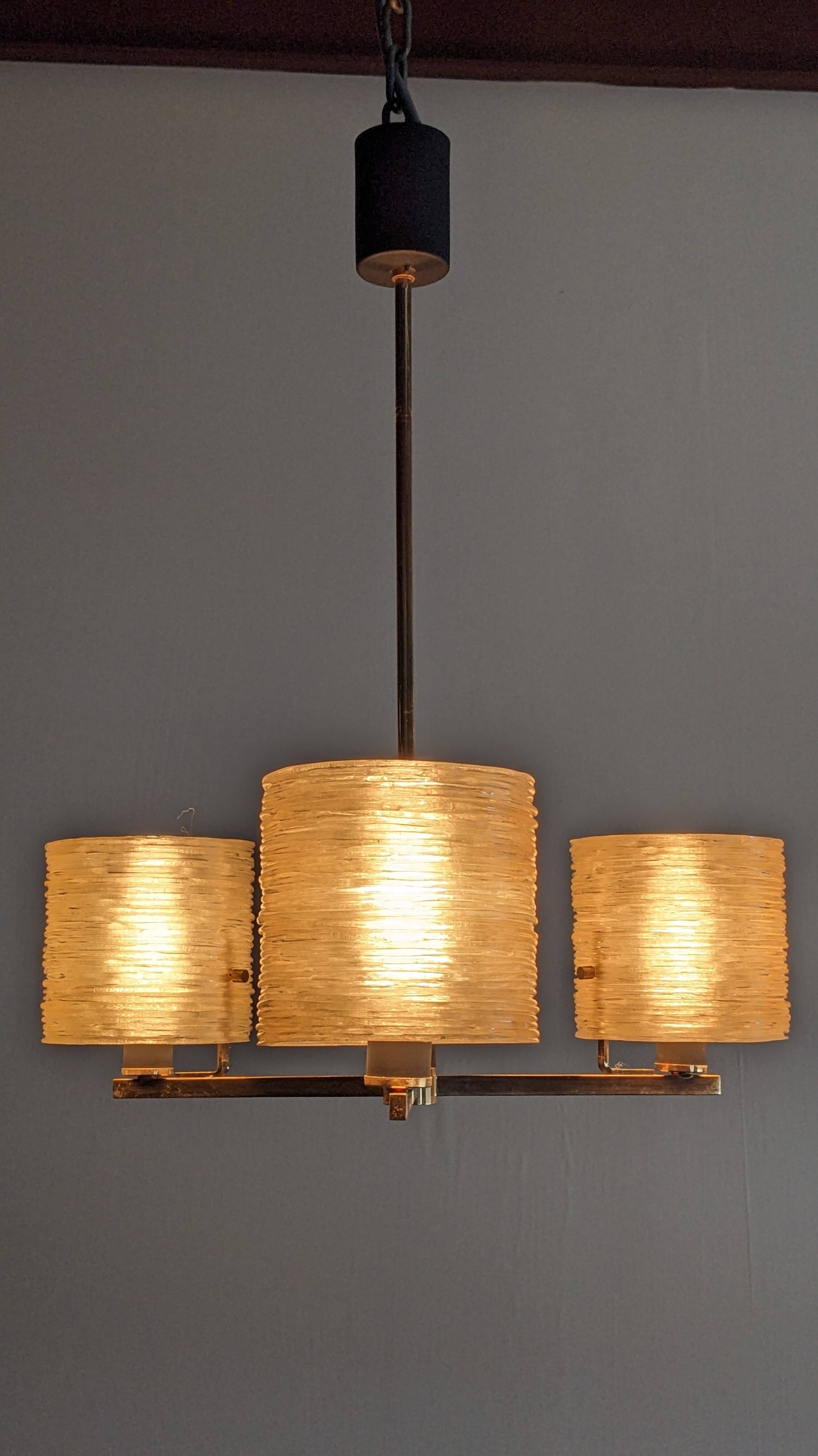 Three-light chandelier in mother-of-pearl and brass, Maison Arlus, France, circa 1950.