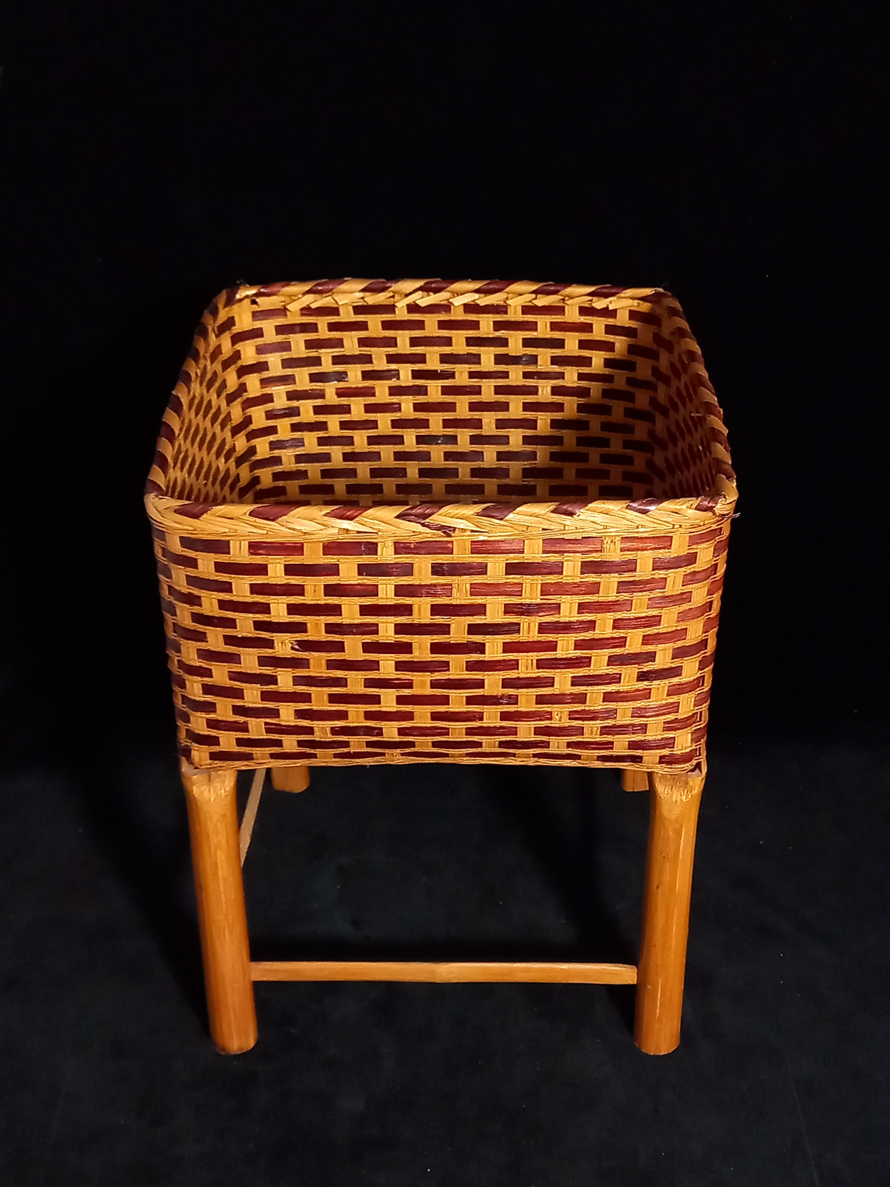 Plant holder wicker basket on foot