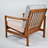 Fauteuil original restauré des années 60, modèle Baczyk, rose poudré et gris, teck