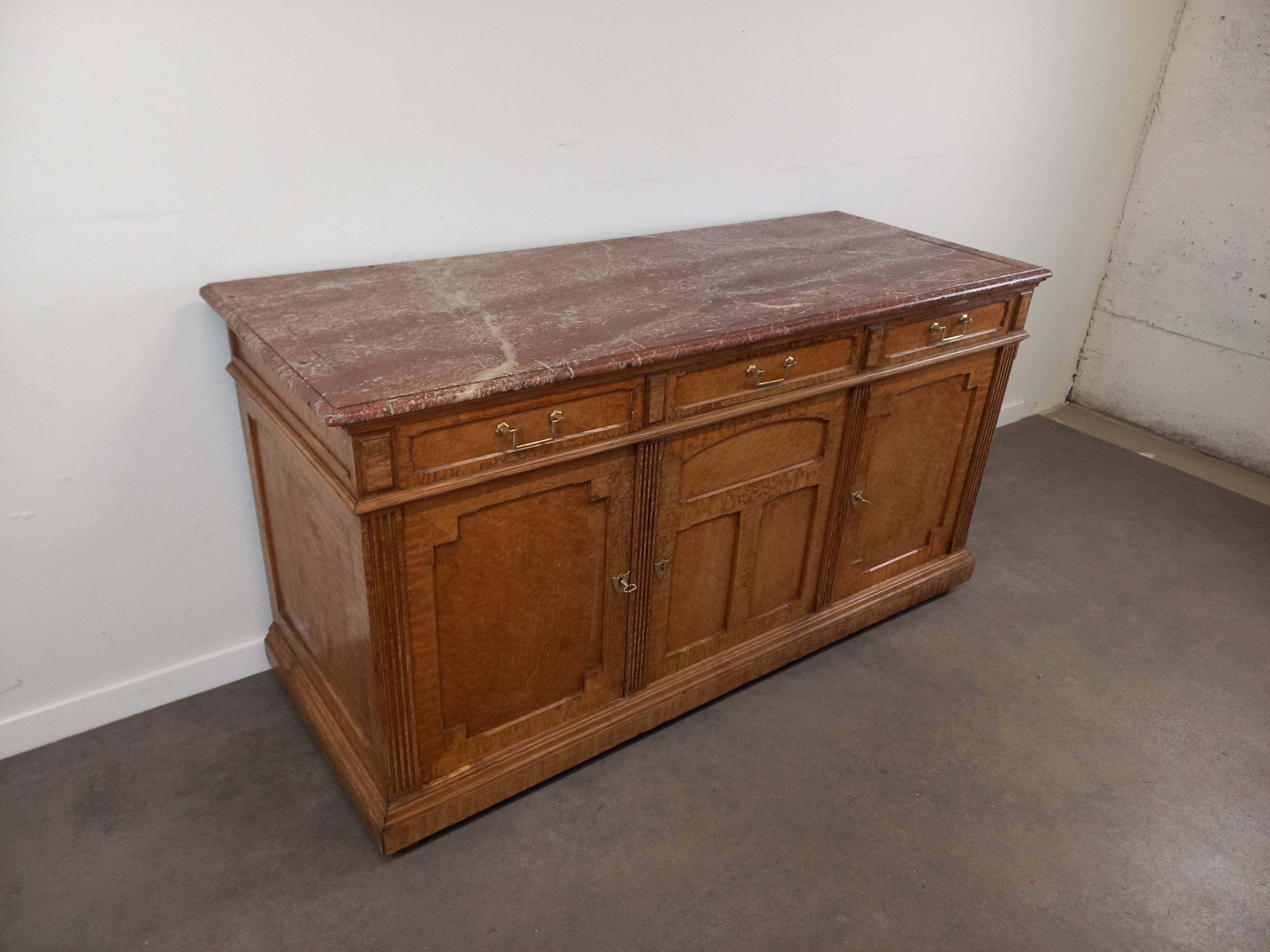 Banque de magasin plateau marbre