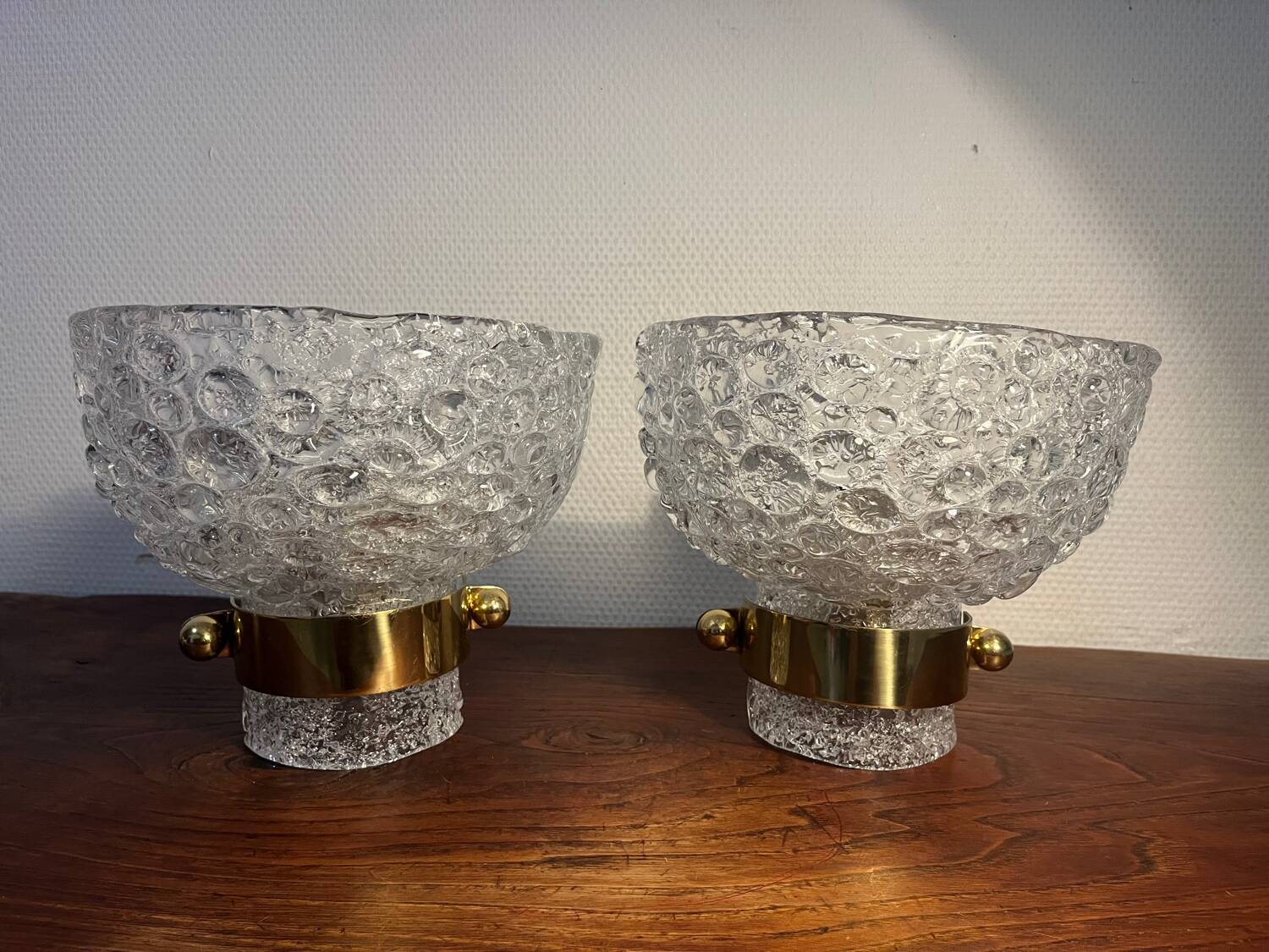 Paire d’appliques murales vintage en verre de glace et laiton – Années