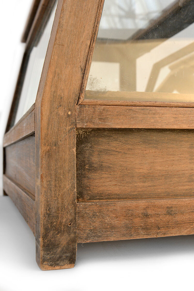 Wooden showcase with 2 drawers
