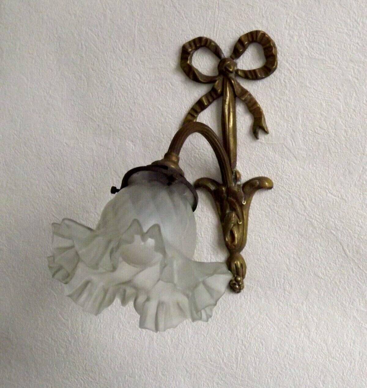 Simple Ruffled Glass Shade Wall Sconce