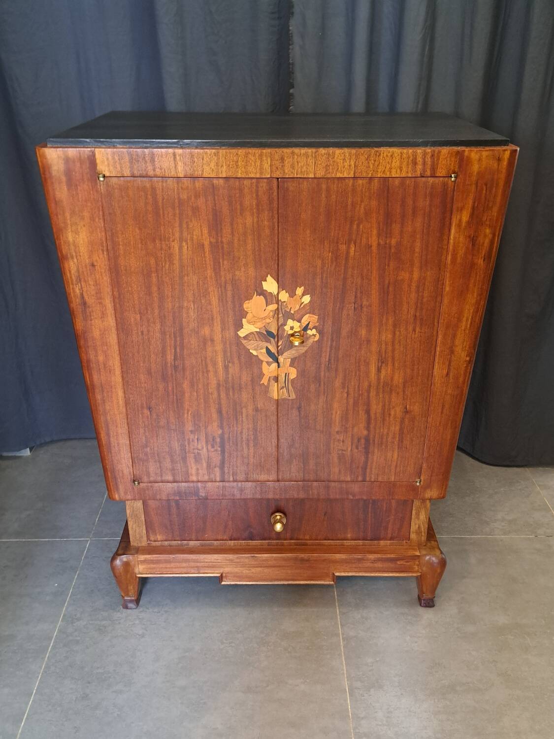 Art Deco marquetry household furniture