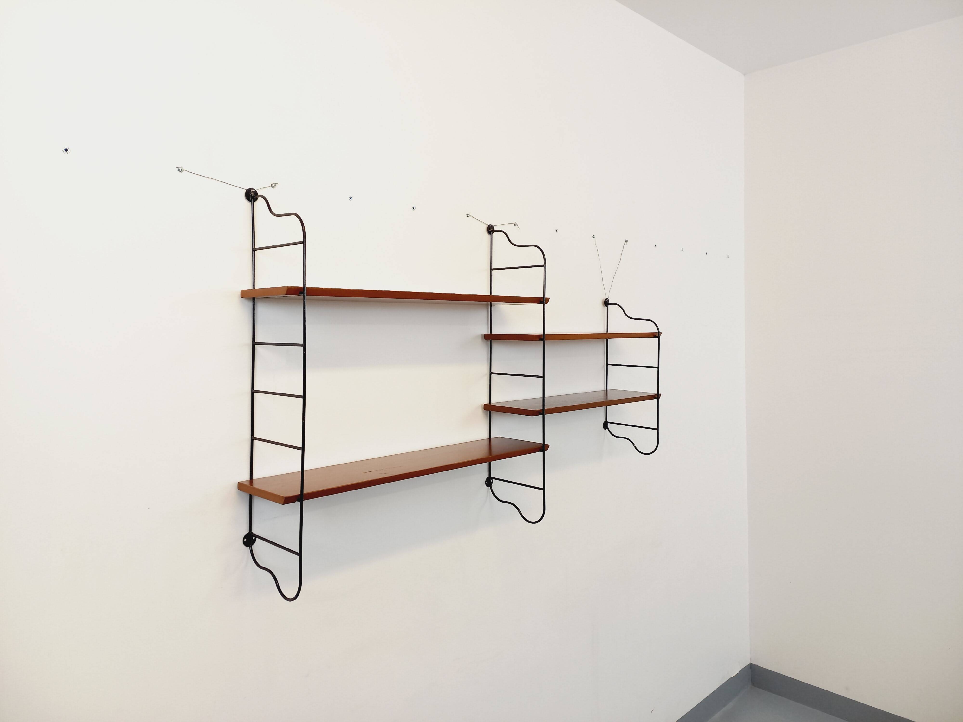Etagère murale vintage 2 modules en teck et métal noir style String Tomado des années 50 60