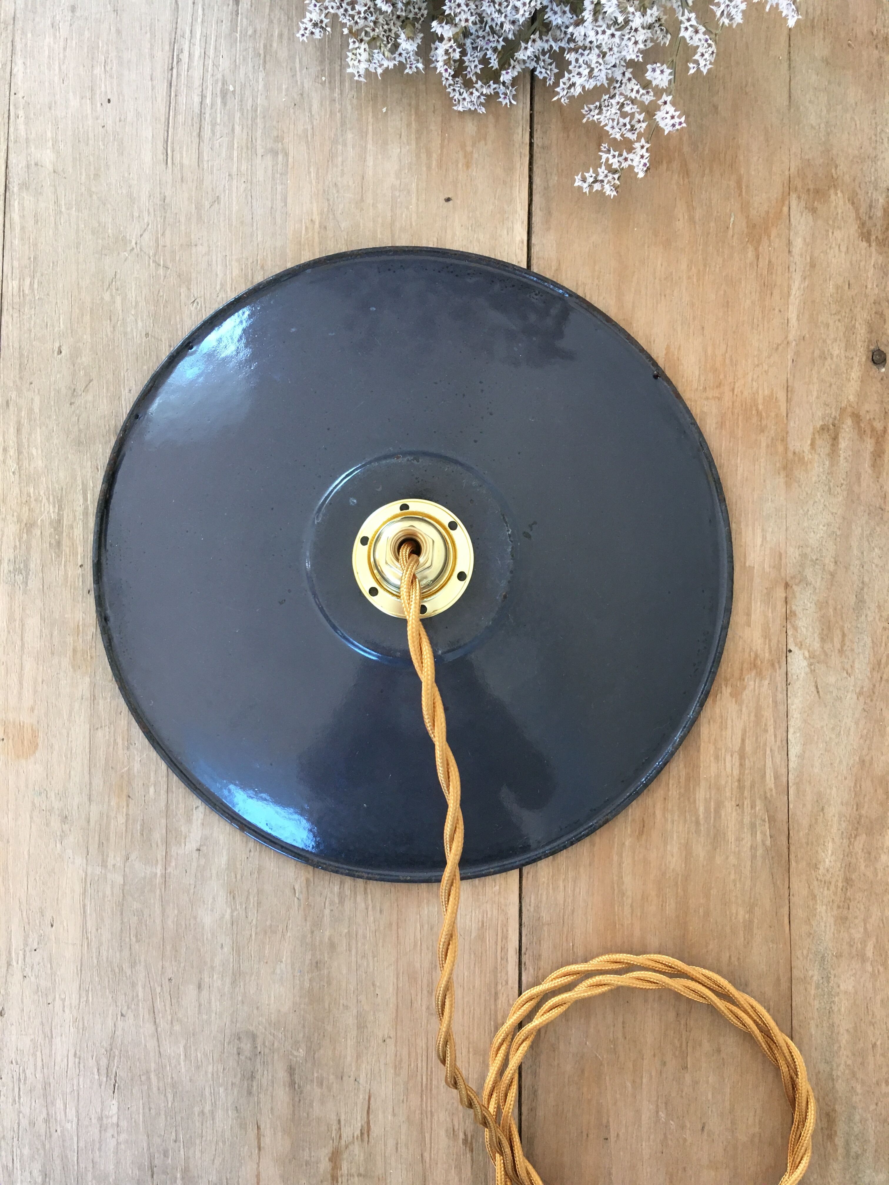 Pair of suspensions in black & white enamelled sheet metal