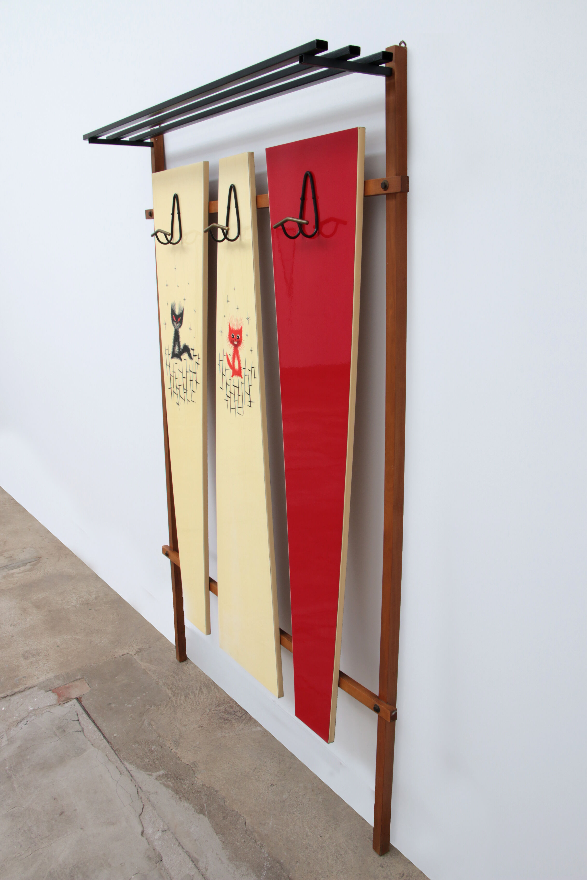 Italian wall coat rack with red cats, cream and hat rack, 1960
