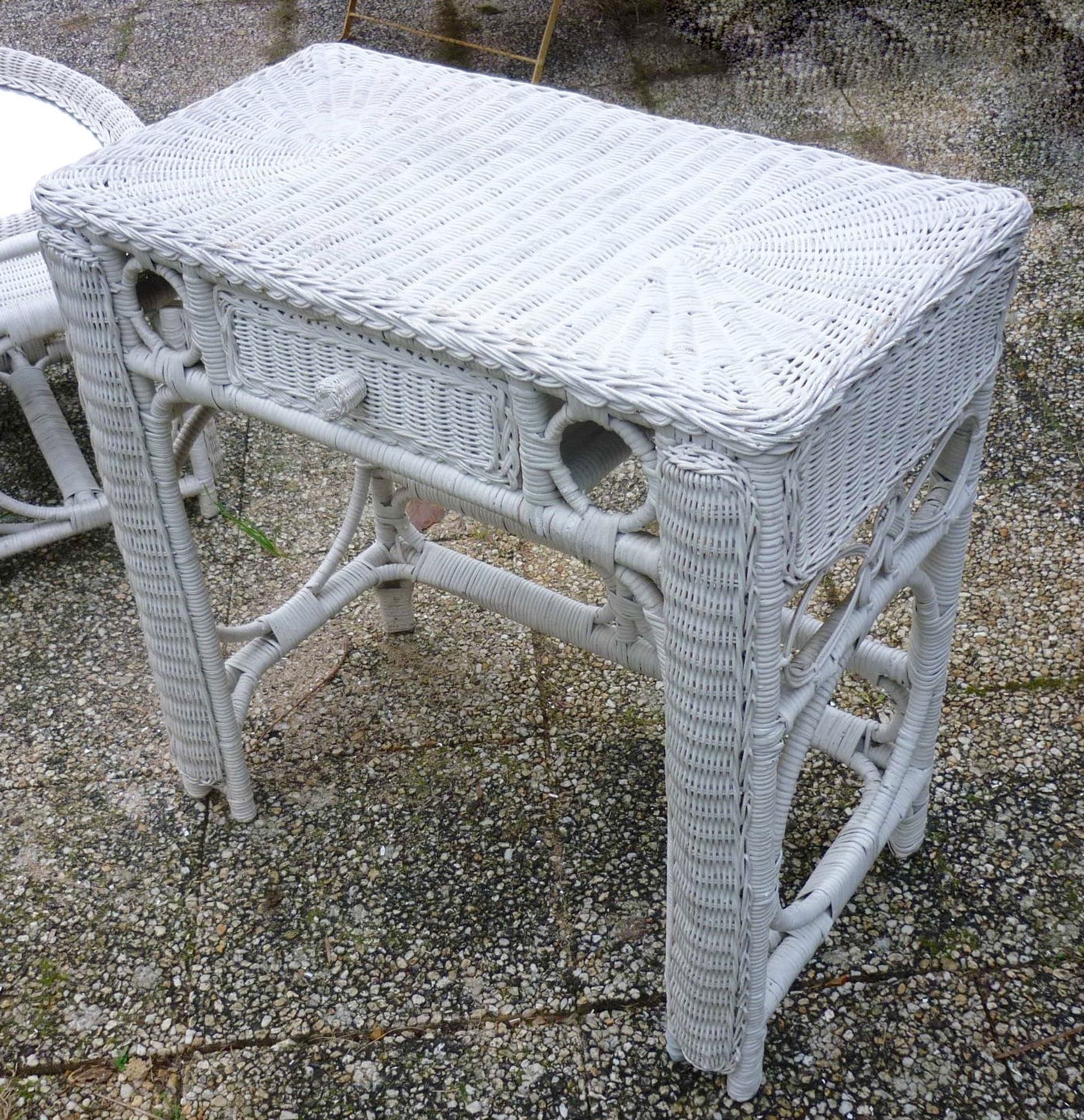 Coiffeuse en rotin blanc vintage années 60-70