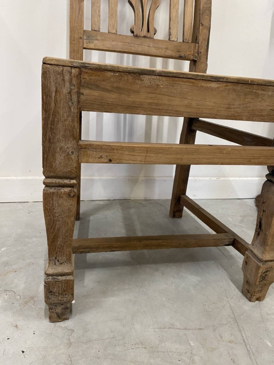 Chaise paysanne ancienne en bois