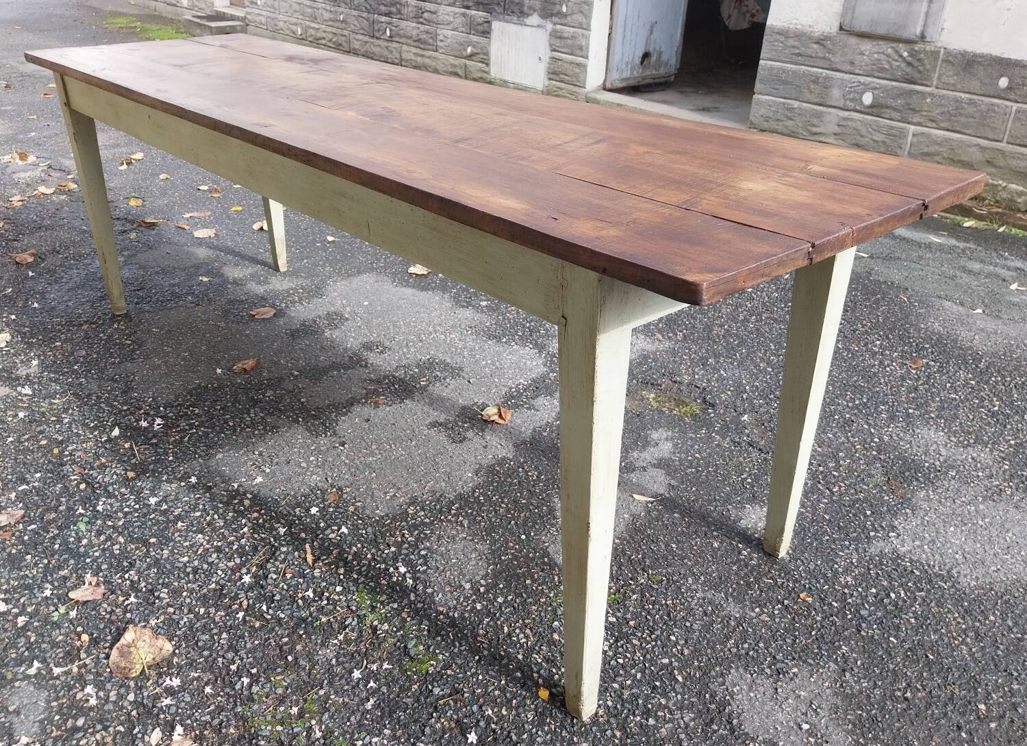 Farm table