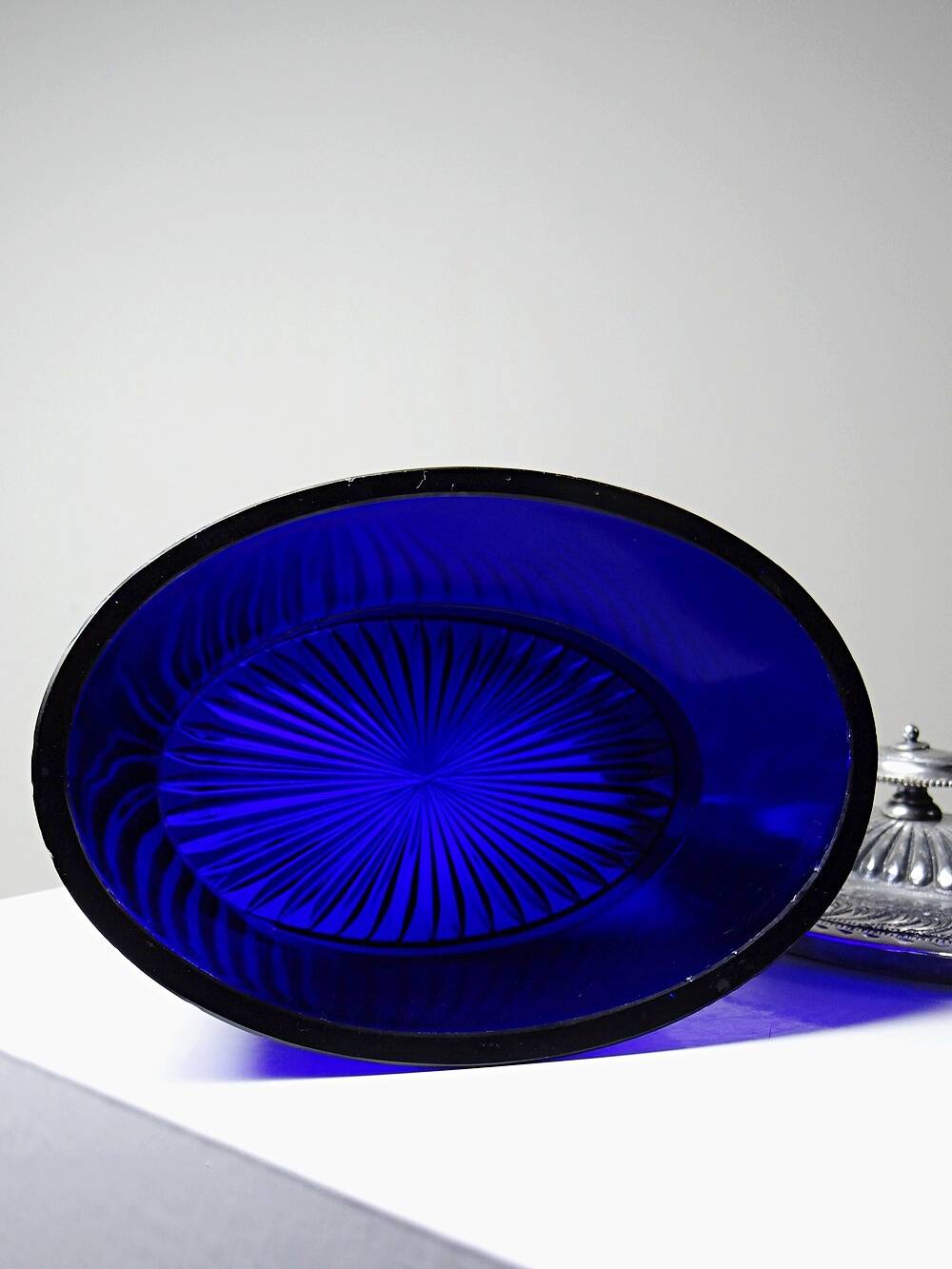 Victorian bonbonnière by George T. & Co, cobalt glass and silver-plated metal, 19th century.