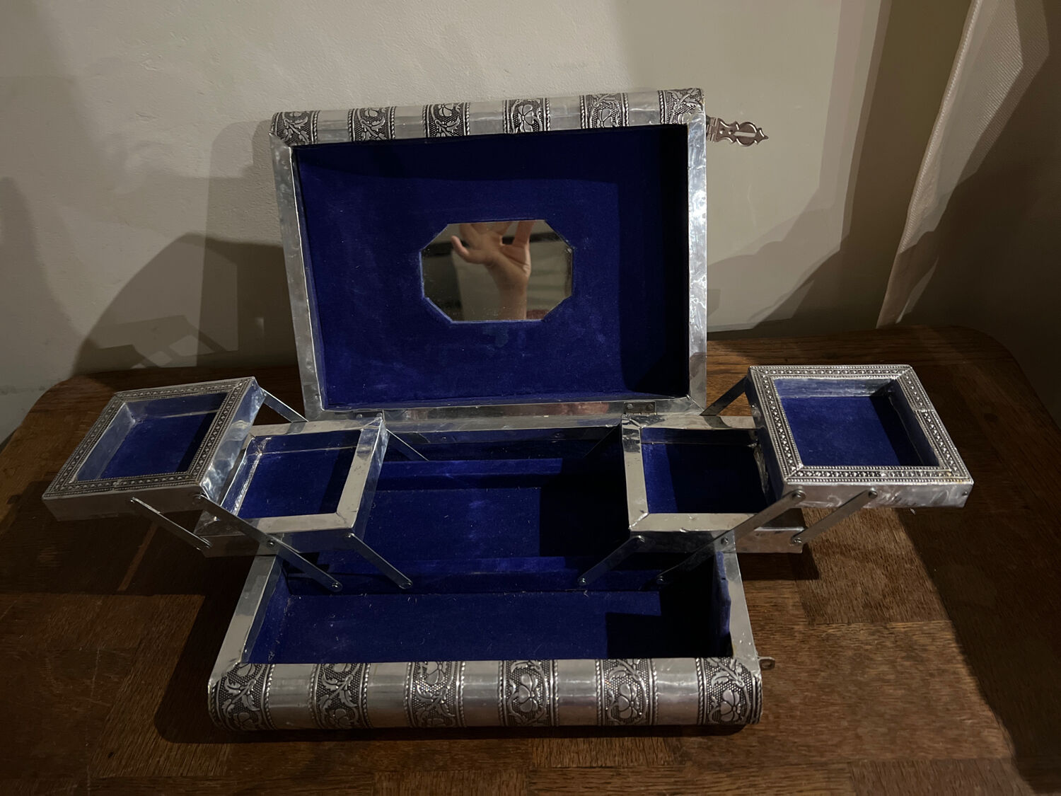 Jewelry box