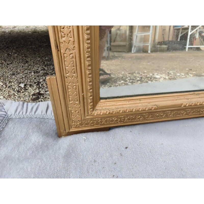 19th-century mirror in gilded wood and stucco.