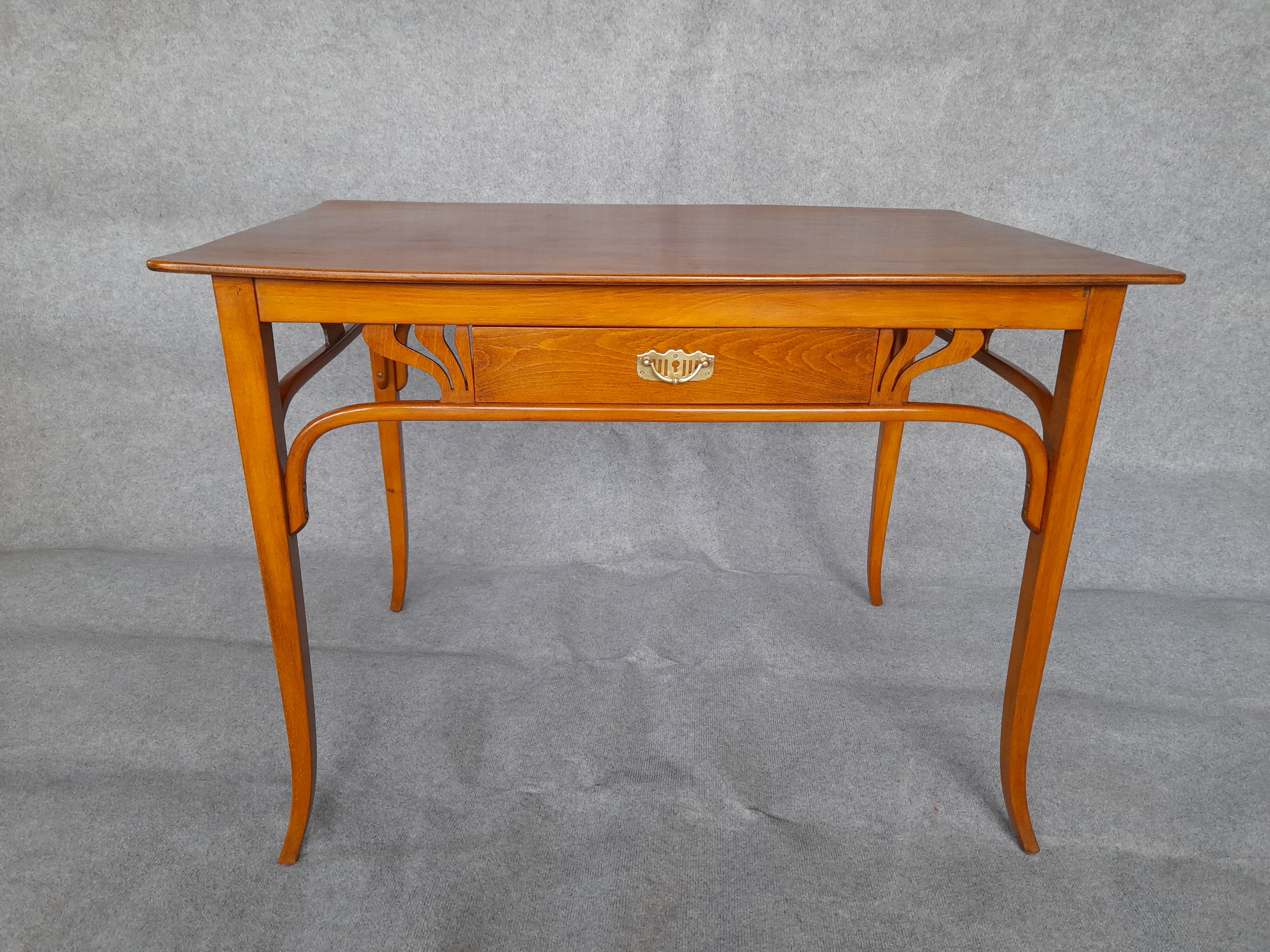 Bureau plat art nouveau estampillé de Kohn