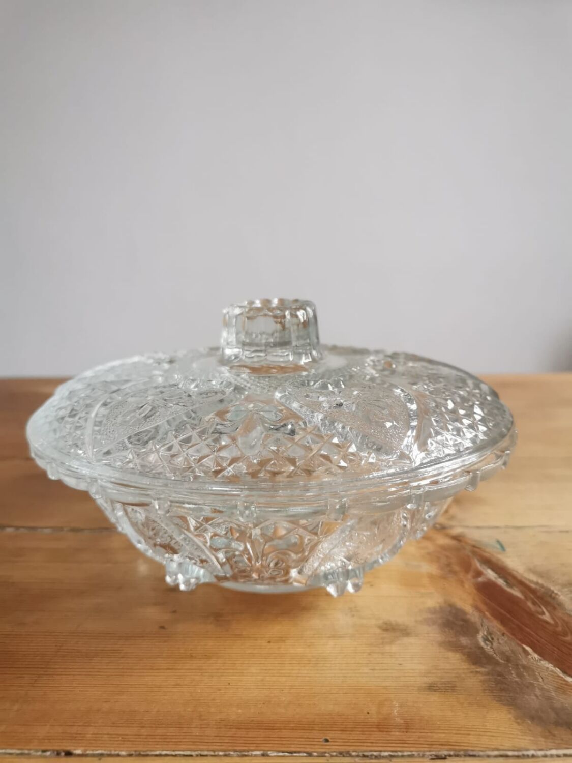 Chiseled glass candy box