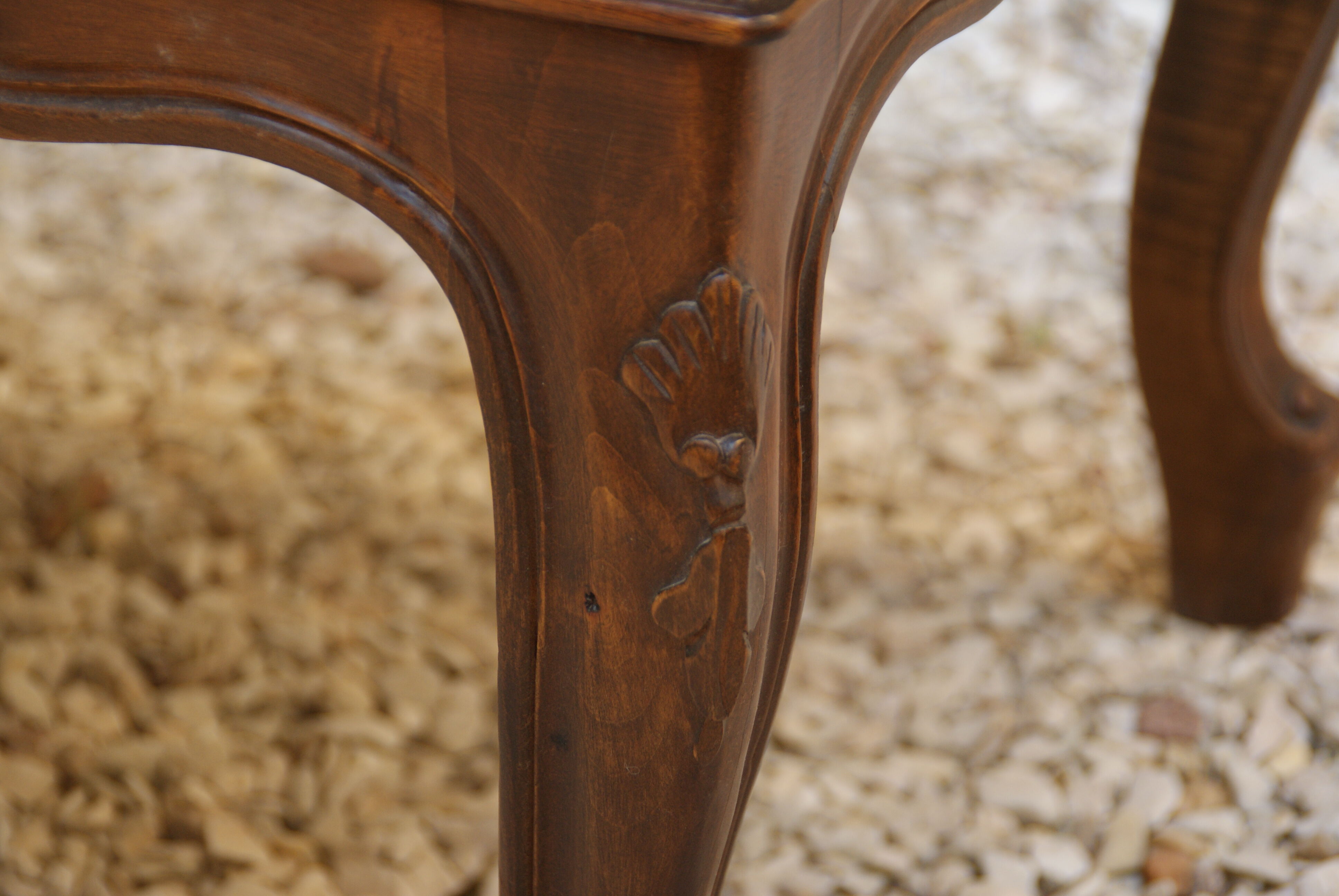 Italian wooden coffee table with marquetry inlaid top