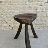 Tripod stool in solid wood, carved with gouge