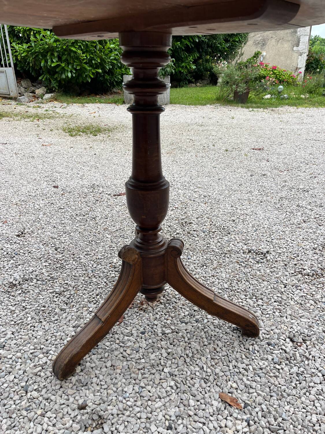 Set of 4 walnut armchairs and table, 19th century