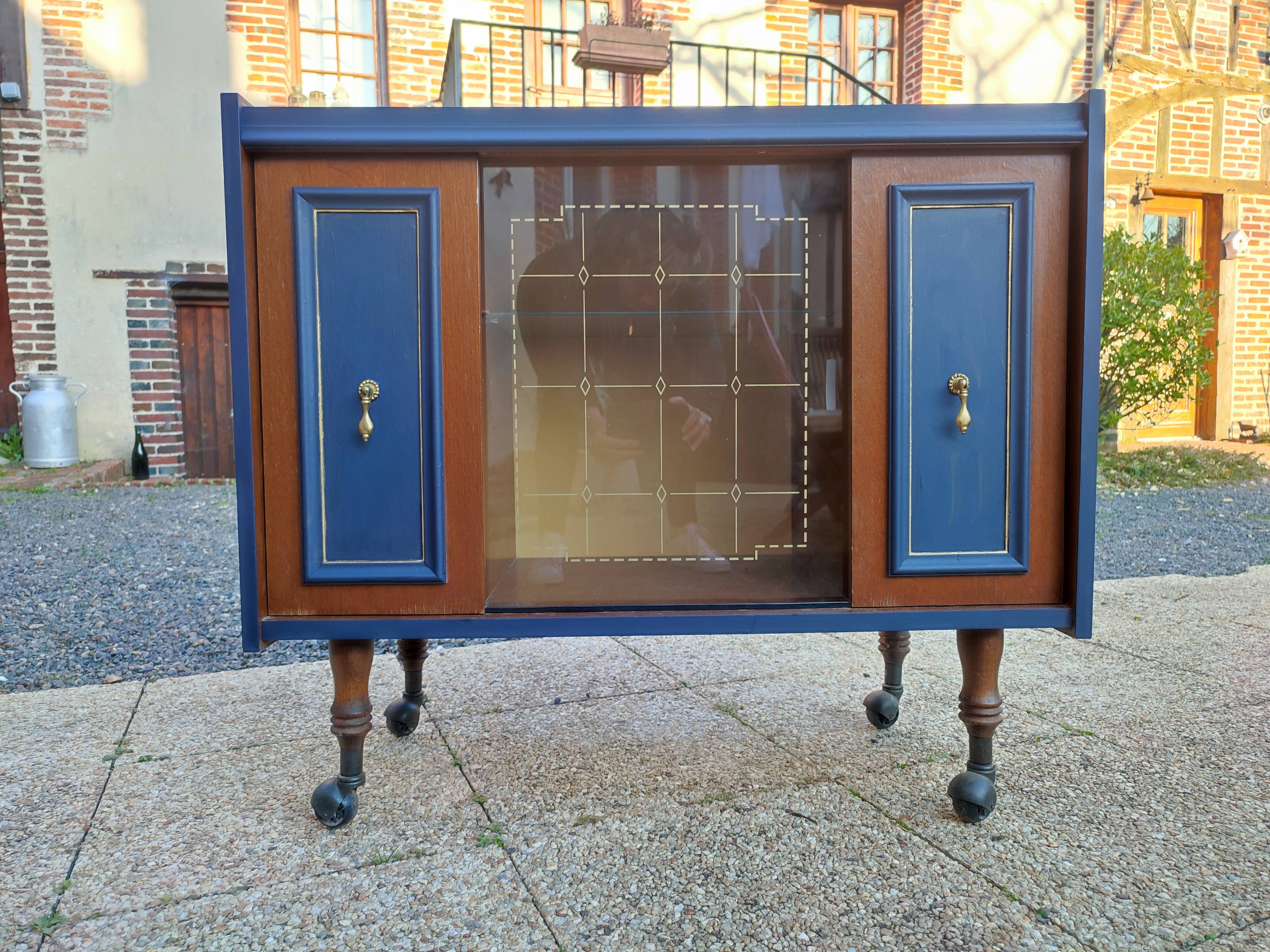 Vintage 1960s bar on wheels