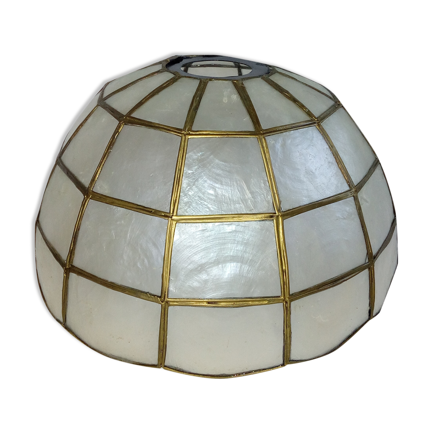 Mother-of-pearl lampshade for hanging