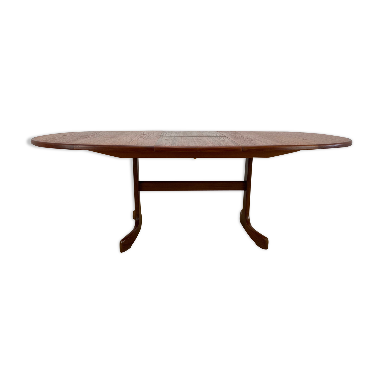 Mid century dining oval table by V.b.  Wilkins for Gplan