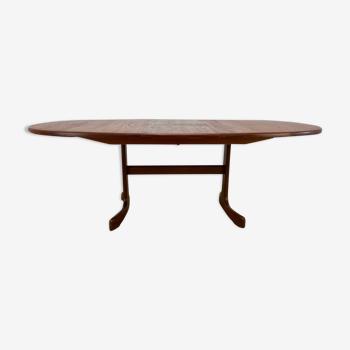 Mid century dining oval table by V.b.  Wilkins for Gplan