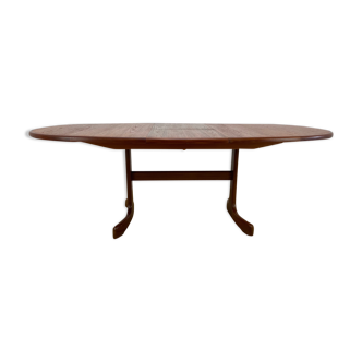 Mid century dining oval table by V.b.  Wilkins for Gplan