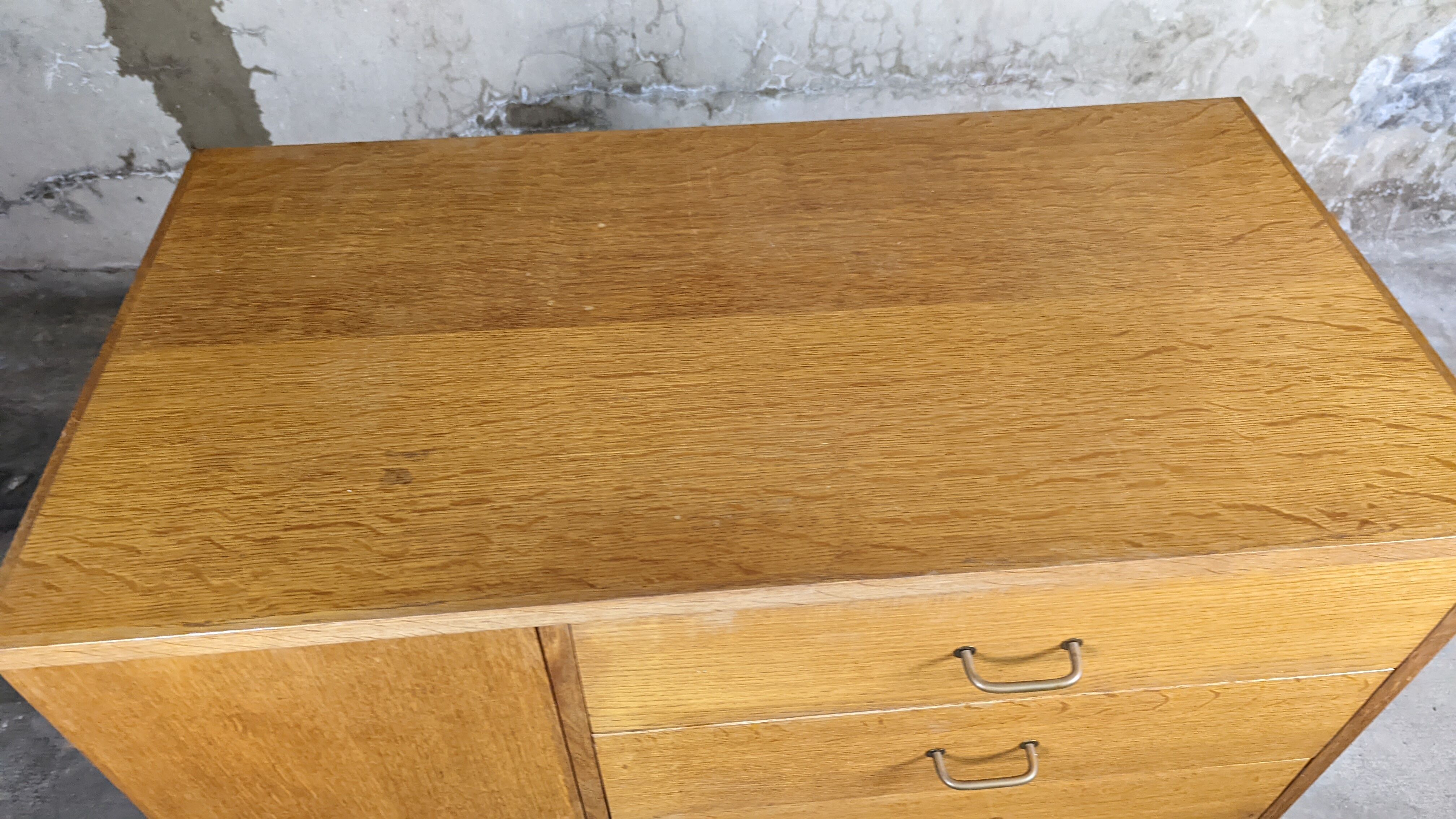 Scandinavian compass foot dresser