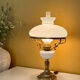 Lampe ancienne française en opaline blanche – bronze doré