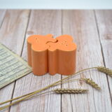 Orange-interlocking Amadeus salt and pepper shaker