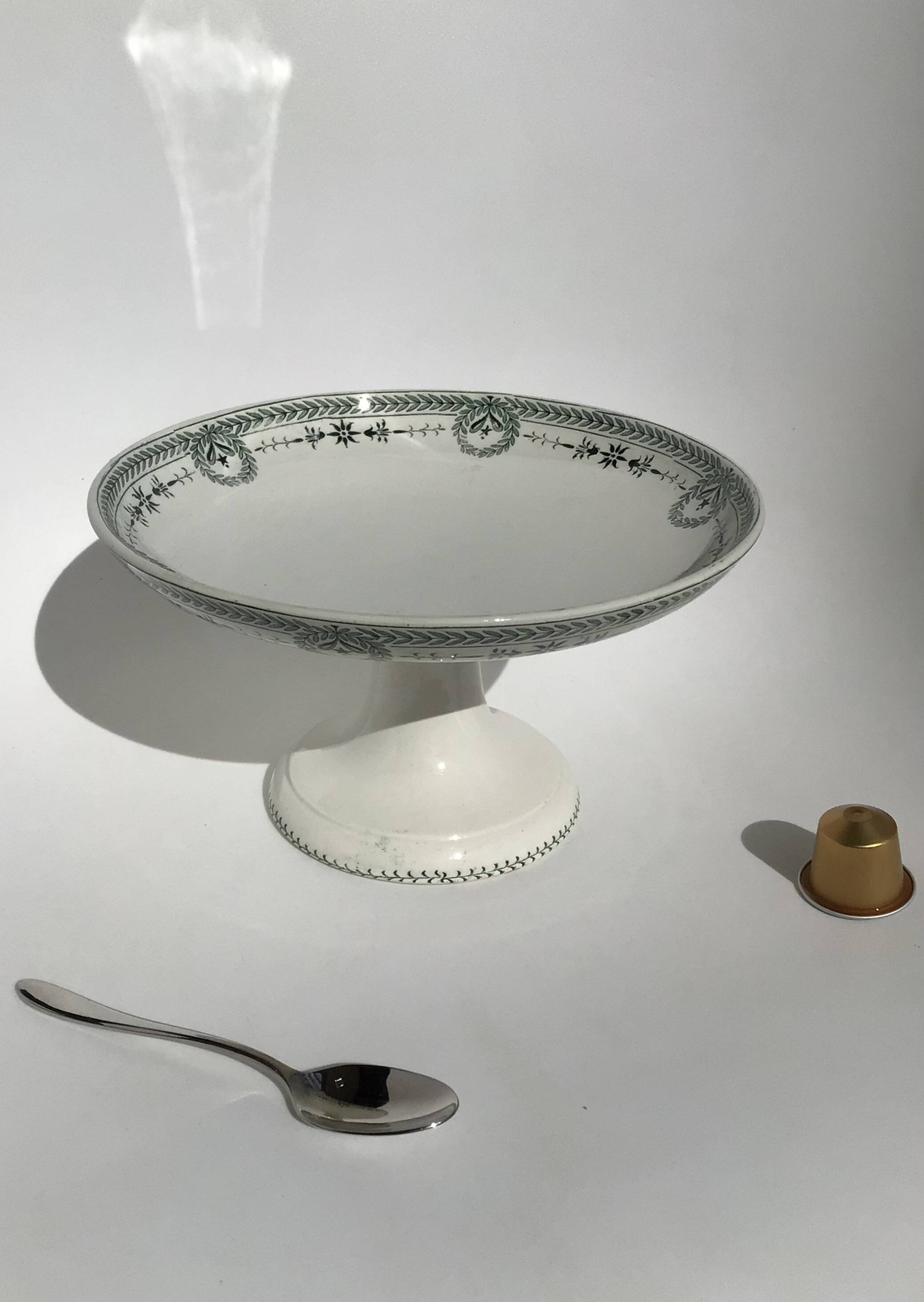 Terre de Fer Digoin dark green standing bowl